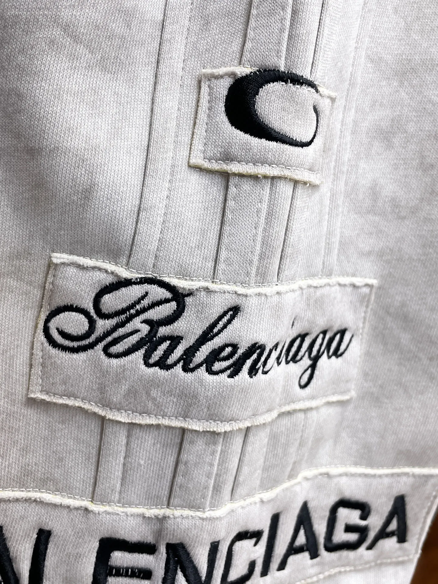 Balenciaga 🆕2026 Autumn and Winter New Arrival Casual Pants! The official website will be released simultaneously. Brand Classic LOGO casual pants, customized fabrics, excellent comfort and strong touch. Highly recognisable, perfect appearance and craftsmanship. Size:M-3XL